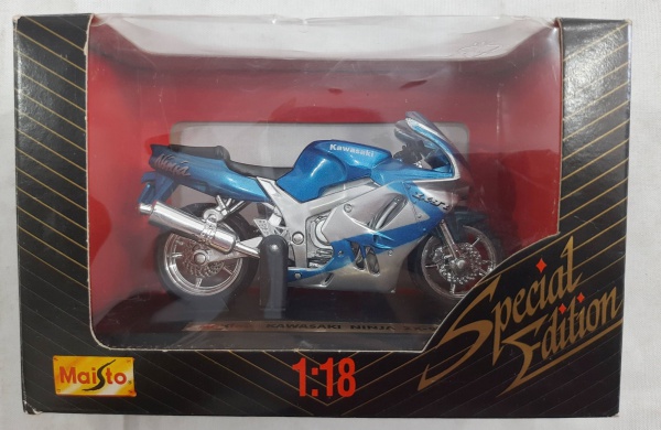 Miniatura de moto, `Kawasaki Ninja ZX-9R`, Maisto, escala 1:18