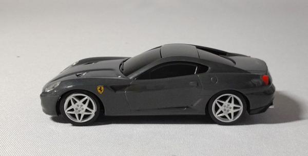 Brinquedo: Ferrari 599 GTB Fiorano, 2x1.5 AG13 / LR44 0.5W,V-Power