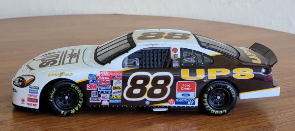 Action #88 Dale Jarrett, schéma de peinture Memorial Day, 2001 Ford Taurus