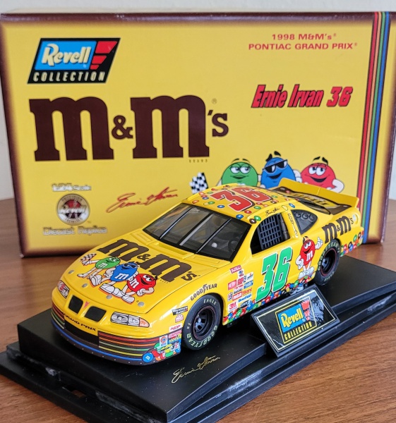 Ernine Irvan #361998 Revell Collection M&M's Diecas