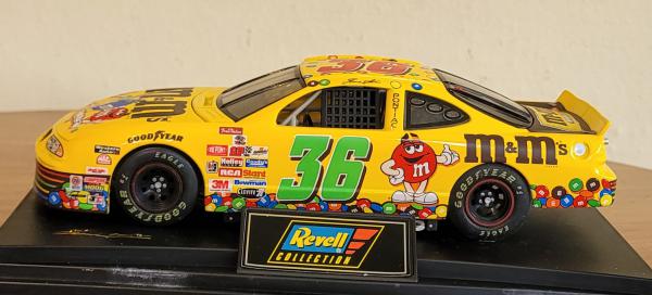 Ernine Irvan #361998 Revell Collection M&M's Diecas