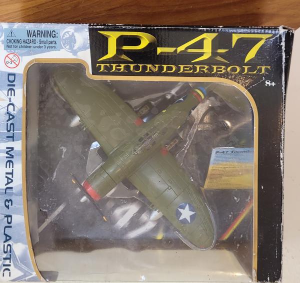 Avião caça P-47 Thunderbolt Motor Max 76316 escala 1:48