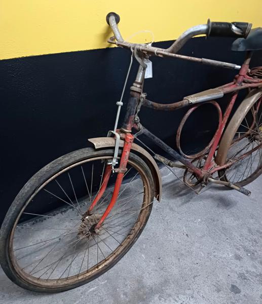 Antiga bicicleta MONARK, modelo Barra Circular, da déca