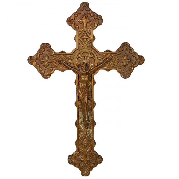 ARTE SACRA - BRONZE - Suntuoso crucifixo de parede produzido em bronze maciço de boa fundição profusamente ornamentado por barrados, volutas e acantos. Medindo 26,5cm x 17,5cm.