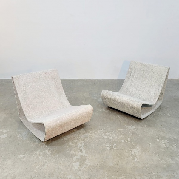 Willy Guhl - Eternit - Loop Chair - Par de espetaculares cadeiras, executadas em fibrocimento. Possu