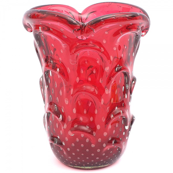 Belíssimo vaso floreira em vidro de murano no tom rubi, decoração em babados e bolhas, bordas ondula