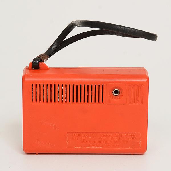 ELETRÔNICO, um (1) antigo rádio da marca SANYO, modelo