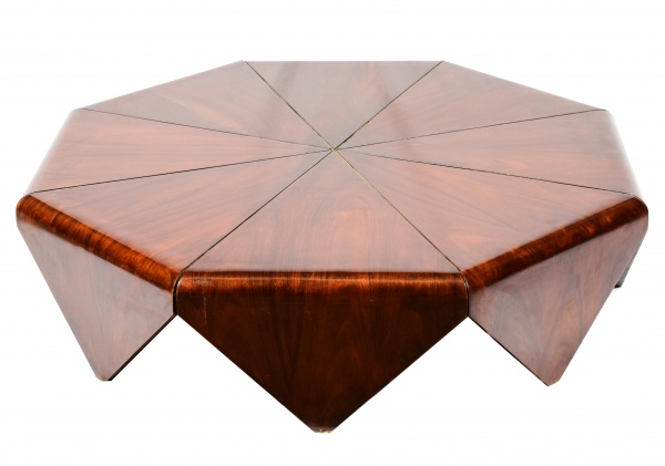 Mesa de centro pétalas em madeira nobre, atribuída Jorge Zalszupin. Medidas: 29 x 118 x 118 cm