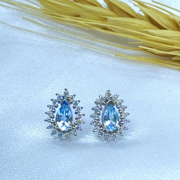 Joias . ANEL PAVÊ, LOVE ABAULADO, EM OURO BRANCO 18K - COM  DIA foto 6
