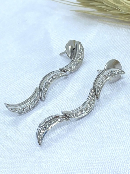 Joias . ANEL PAVÊ, LOVE ABAULADO, EM OURO BRANCO 18K - COM  DIA foto 8