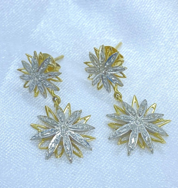 Joias . BRINCO DE LUAS ELEGANT, EM OURO BRANCO 18k, COM 30 DIAM foto 5