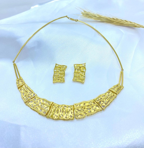 Joias . ANEL PAVÊ REDONDO, EM OURO AMARELO 18k,COM 18 DIAMANTES foto 3