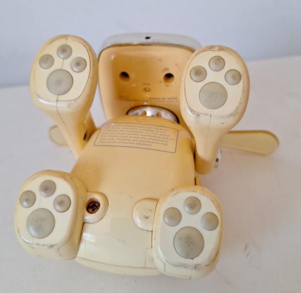 八7503] SEGATOYS idog The iDog (2004-2009) is a robot dog toy