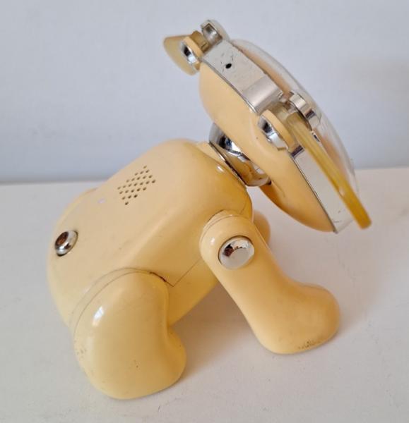 Boneco Idog Hasbro Sega Toys funcionando, acende luzes e movimenta