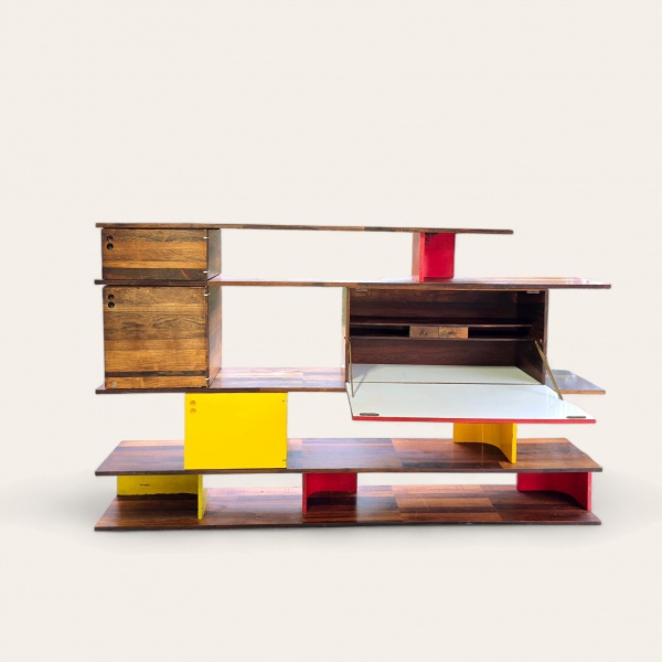 LATELIER. JORGE ZALSZUPIN. Estante modular componível folheada de