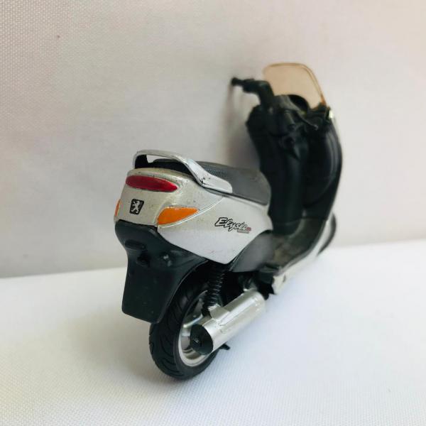 Miniatura Maisto, MOTO PEUGEOT ELYSEO 125, rica em detalhes, metal