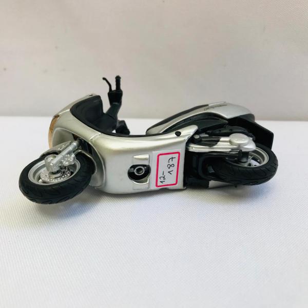 Miniatura Maisto, MOTO PEUGEOT ELYSEO 125, rica em detalhes, metal