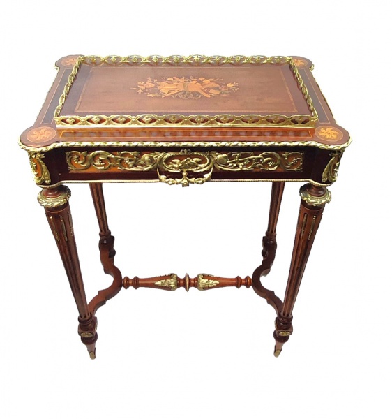 Rara e bela mesa de apoio/floreira, estilo francês Luís XVI, em madeira com marqueterie. Guarnições