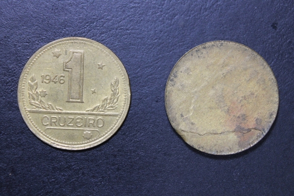 moeda do Brasil, 1 cruzeiro de 1946, falha no disco cunhado com separação e duas partes perfeitas, r
