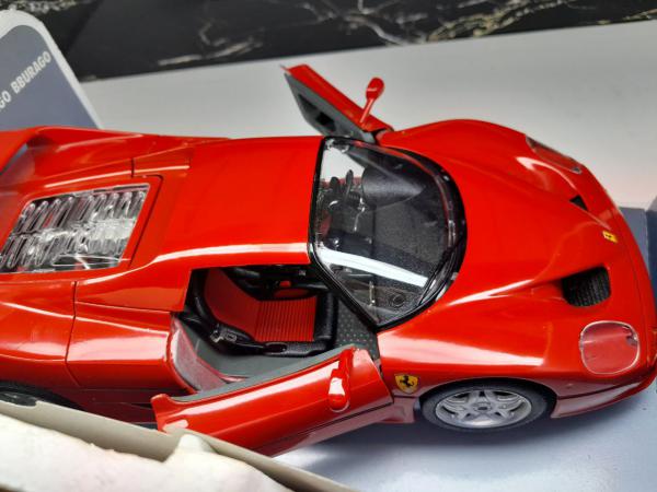 Miniatura Ferrari F50 Hard Top, Escala 1/18, Marca Burago