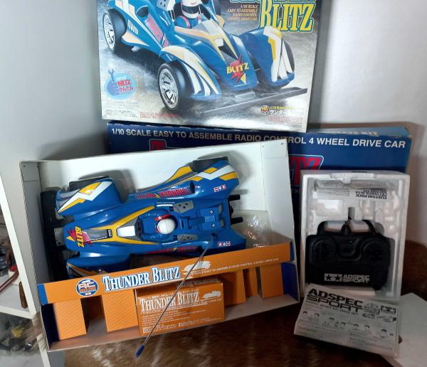 TAMIYA-THUNDER BLITZ RADIO CONTROL- ESCALA 1:10. Sensacional
