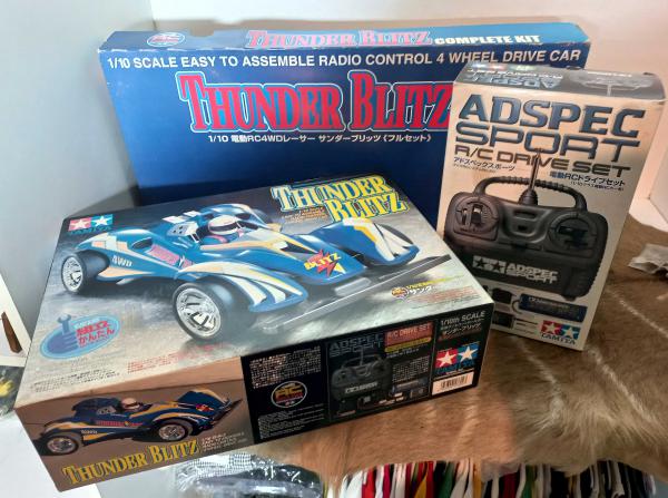 TAMIYA-THUNDER BLITZ RADIO CONTROL- ESCALA 1:10. Sensacional brin