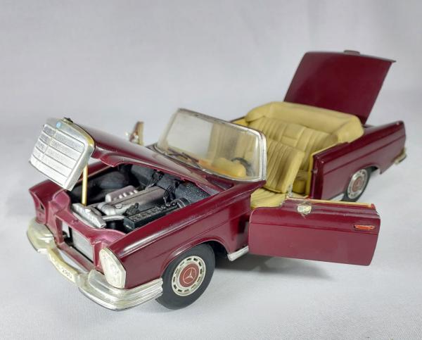 Lindo Carro da Maisto - Mercedes Benz 280SE Automatic (1966