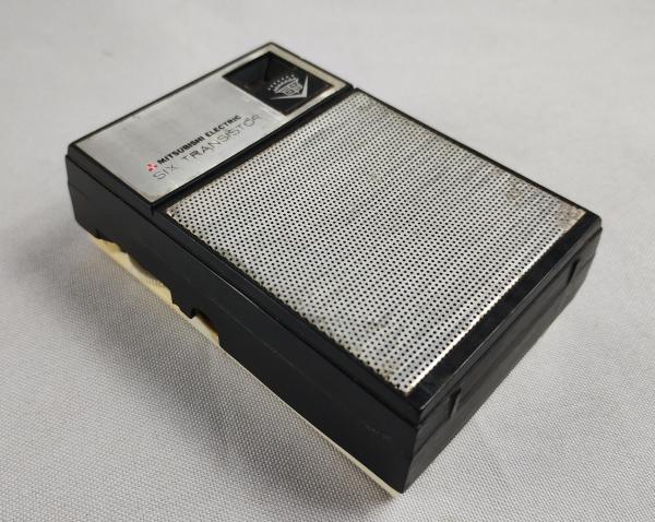 Mitsubishi Electric Six Transistor ラジオ LEIA>>> PEQUENO RÁDIO PORTÁTIL SIX TRANSISTOR - MITSUBI