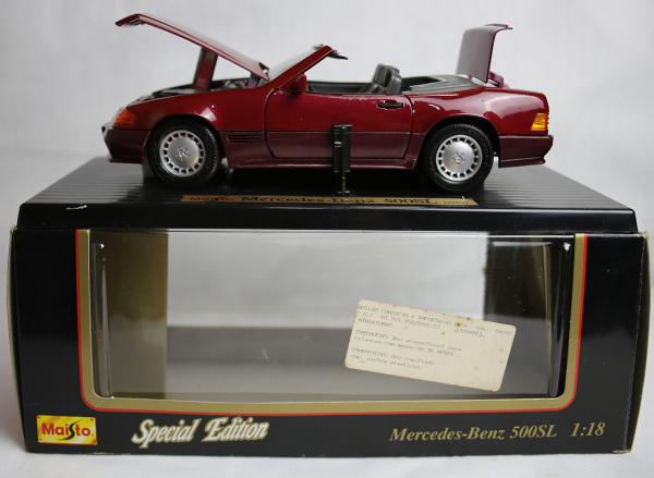 Miniatura Maisto Escala 1:18 - Mercedes - Benz 500SL 1989