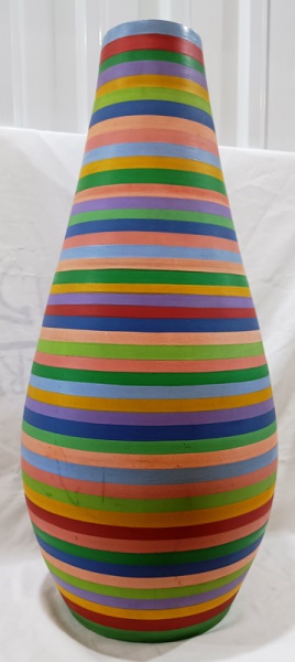 Edmundo Colaço - Grande vaso em cerâmica, pintado com listras coloridas em todo o corpo, aprox. 86 x