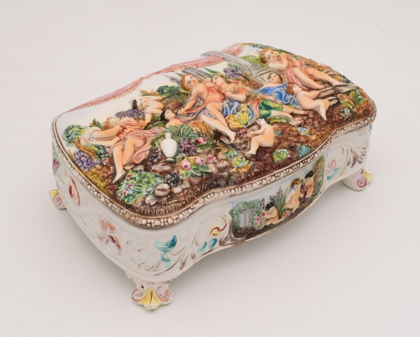 Capodimonte - Belissimo Caixa em porcelana Italiana, ma