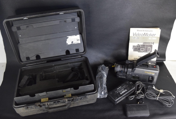 Antiga câmera VHS-C, marca Gradiente, modelo GC-160C Videomaker