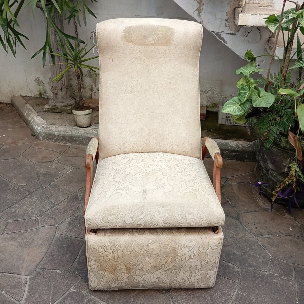 Jorge Zalszupin, poltrona Commander, estrutura em metal