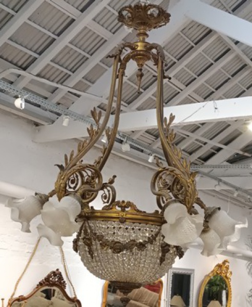 Antigo lustre estilo império com estrutura em bronze para 12 lâmpadas - 42cm d x 114cm h