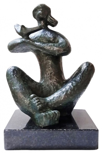 Sonia Ebling, Juliana - escultura em bronze - med. H 33 x L 26 x P 24 cm (com base H 38 x L 26 x P