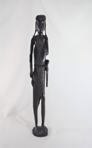 Arte africana: Estátua esculpida em ébano  Guerreiro Tribal (10 cm x 62 cm de altura / base 7 cm x