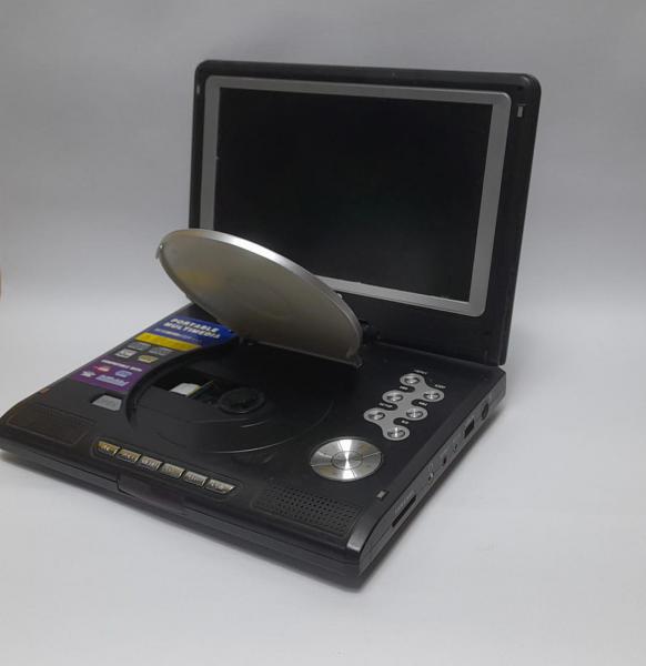 Dvd player portátil Midi Japan modelo MD-9002GTVD. Liga, acende a