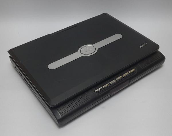 Dvd player portátil Midi Japan modelo MD-9002GTVD. Liga, acende a