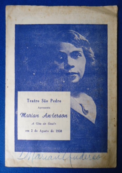 Marian Anderson - Autografo em livreto/ programa Teatro São Pedro - Marian Anderson foi uma contralto norte-americana que se tornou a primeira estrela de ópera americana e se firmou como uma das maiores intérpretes de concerto do século XX, 4 pags.