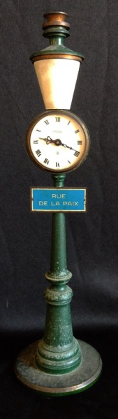 RELÓGIO -  Antigo relógio suiço, montado em poste de metal patinado,  da Rue De La Paix - Paris. Não