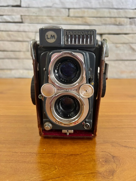 Yashica LM 44 - Antiga câmera fotográfica japonesa com capa de
