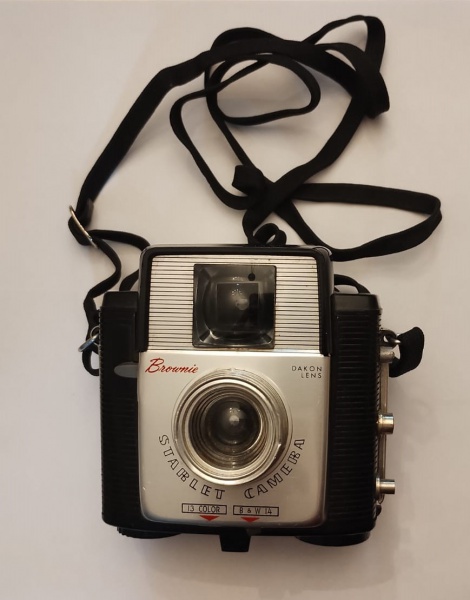 Máquina Fotográfica Kodak Brownie. Starlet Camera. Na embalagem. Não testado.