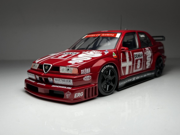 1993 Alfa Romeo 155 V6 TI Alfa Romeo #8 Nicola Larini 1/18 UT - Minichamps/Ut Models Escala 1/18 *Po