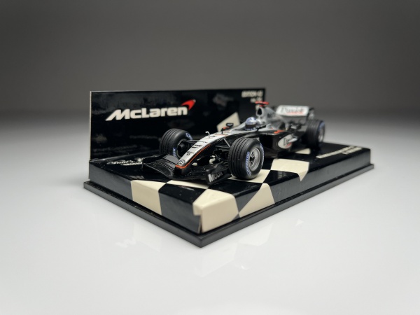 RENAULT F1 TEAM R24 J. TRULLI Minichamps Escala 1/43 mi