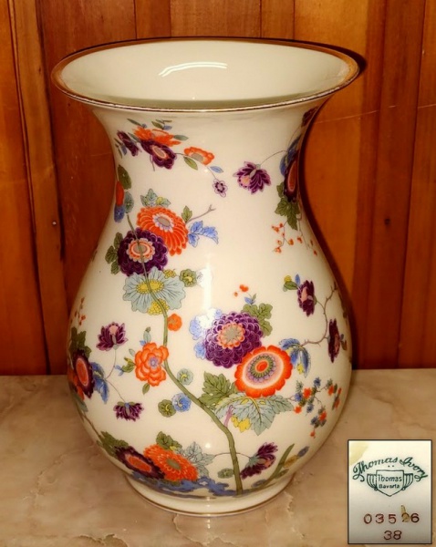 Elegante Vaso antigo em porcelana alemã bávara da famosa marca THOMAZ IVORY, sob Consórcio Rosenthal