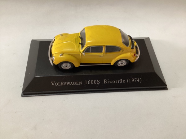 Miniatura Volkswagen 1600S Bizorrão ( 1974 ), Coleção Inesqueciveis, Escala 1/43 , acompanha base original e fascículo. Item no estado conforme fotos. Carrinho de Coleção.