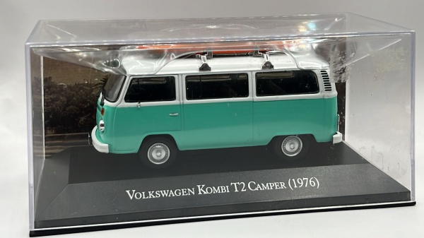 Miniatura Volkswagen Kimbi T2 Camper 1976, Coleção Inesqueciveis, Escala 1/43 , acompanha base e acrilico original. Item no estado conforme fotos. Carrinho de Coleção.