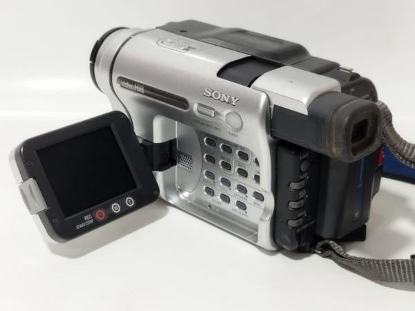 SONY - Câmera filmadora Sony Handycam Video Hi8 - CCD-T