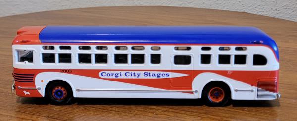 Corgi City Toys - BUS GM 4503 