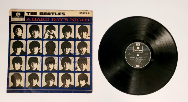 AUTOGRAFADO POR THE BEATLES- Disco de Vinil The Beatles A Hard Day's Night por EMI de 1964, auto
